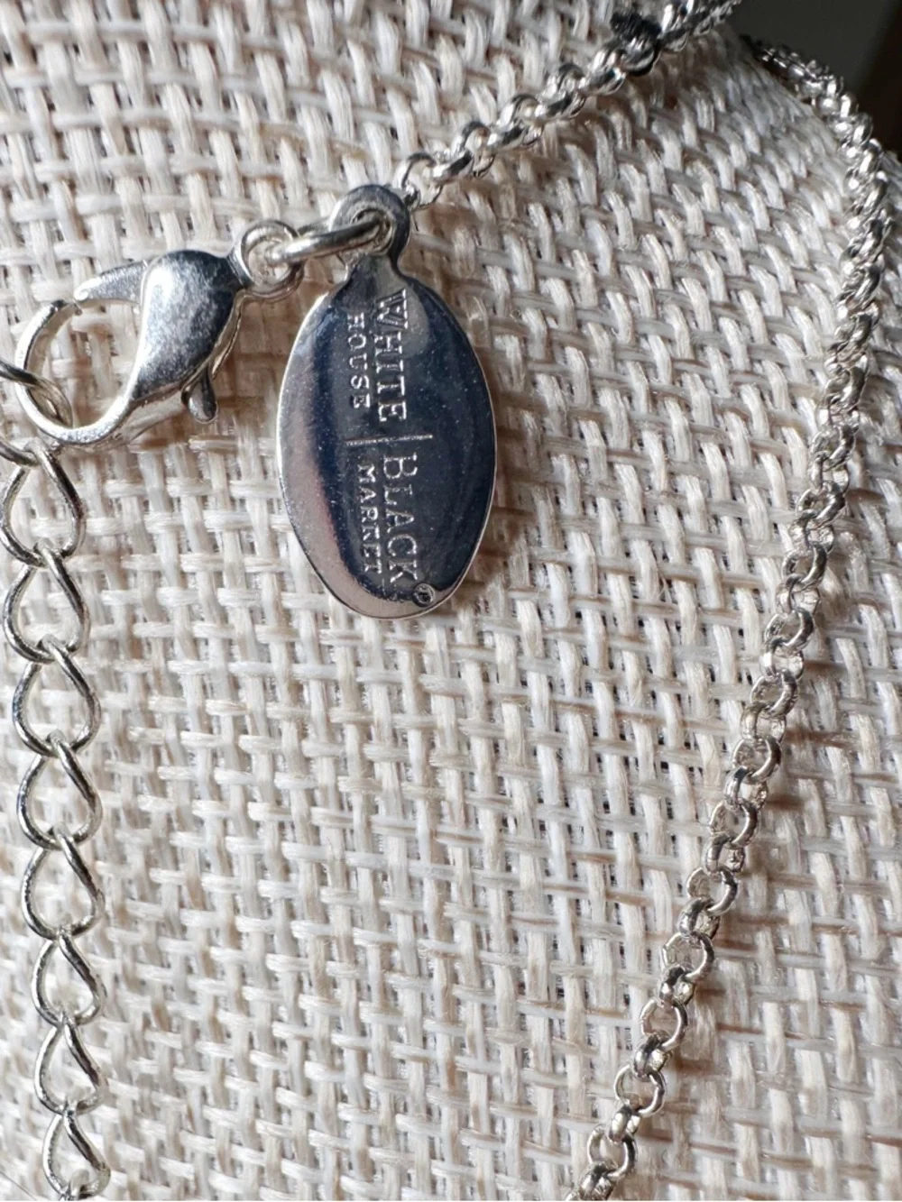5/$25 😻 White House Black Market Silver and Gunmetal Circle Pendant Necklace
